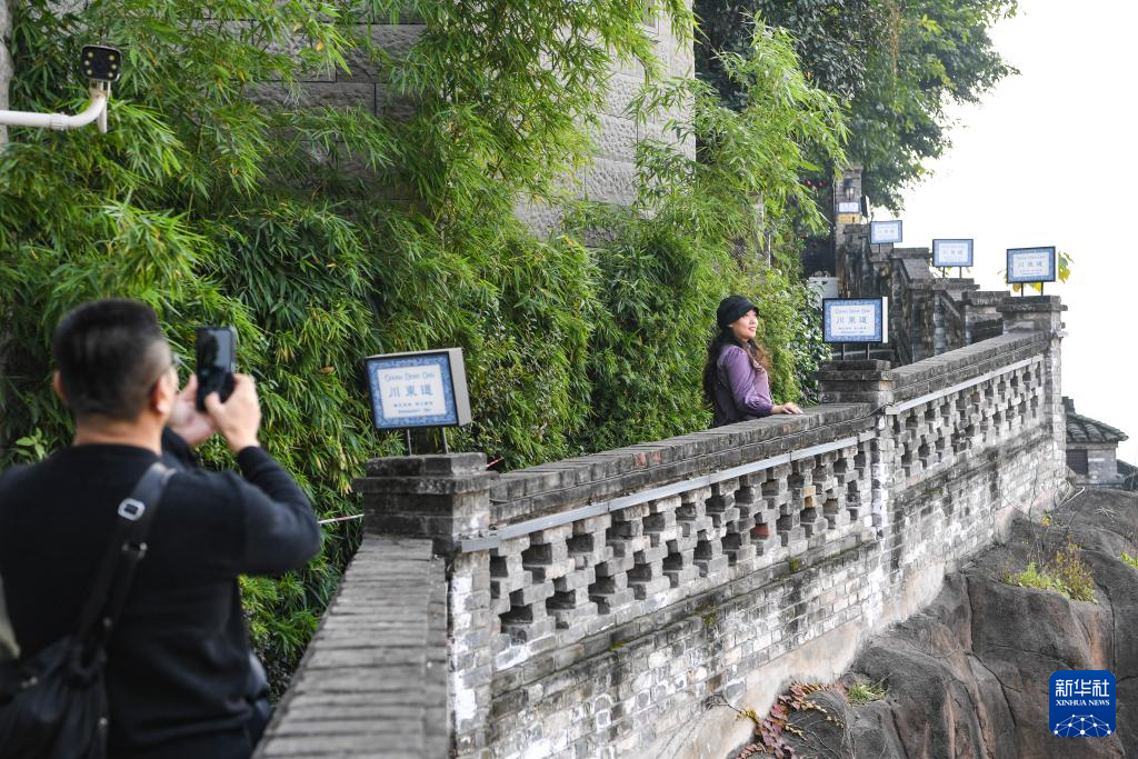 重庆龙门浩老街焕发新活力(图1)
