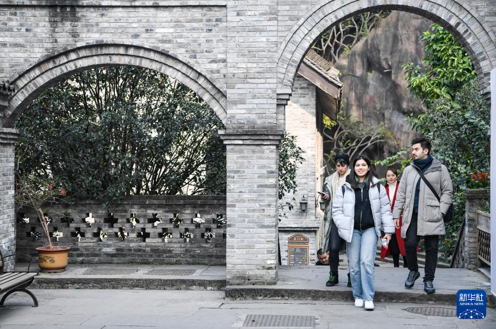 重庆龙门浩老街焕发新活力(图2)